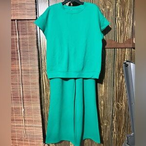 Green Short Sleeve Top and Pants Set